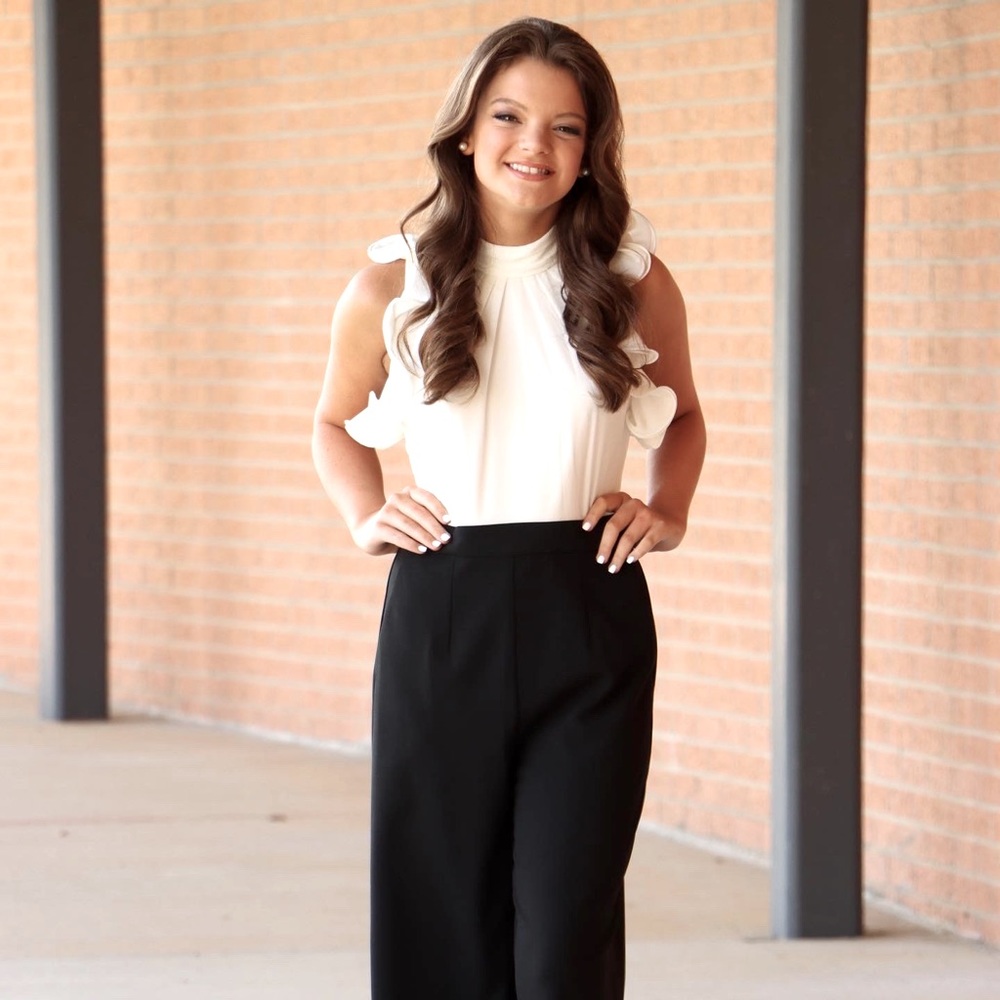 Black and white ruffle pantsuit. It’s so flattering on!